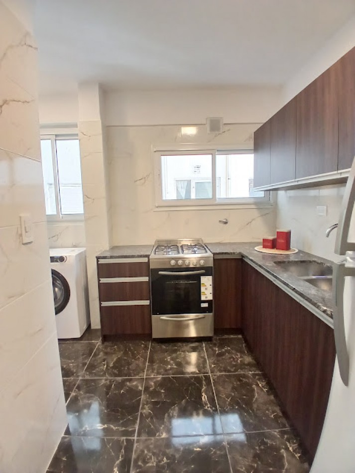 VENTA 2 AMBIENTES CON DEPENDENCIA Y COCHERA - CENTRO -