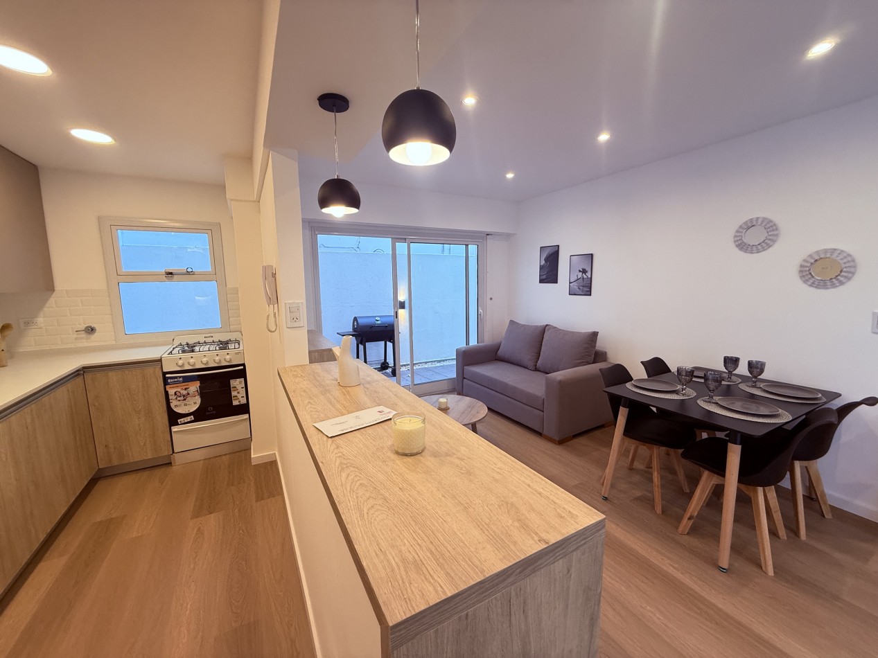 VENTA DOS AMBIENTES CON DOS PATIOS!! - CENTRO-