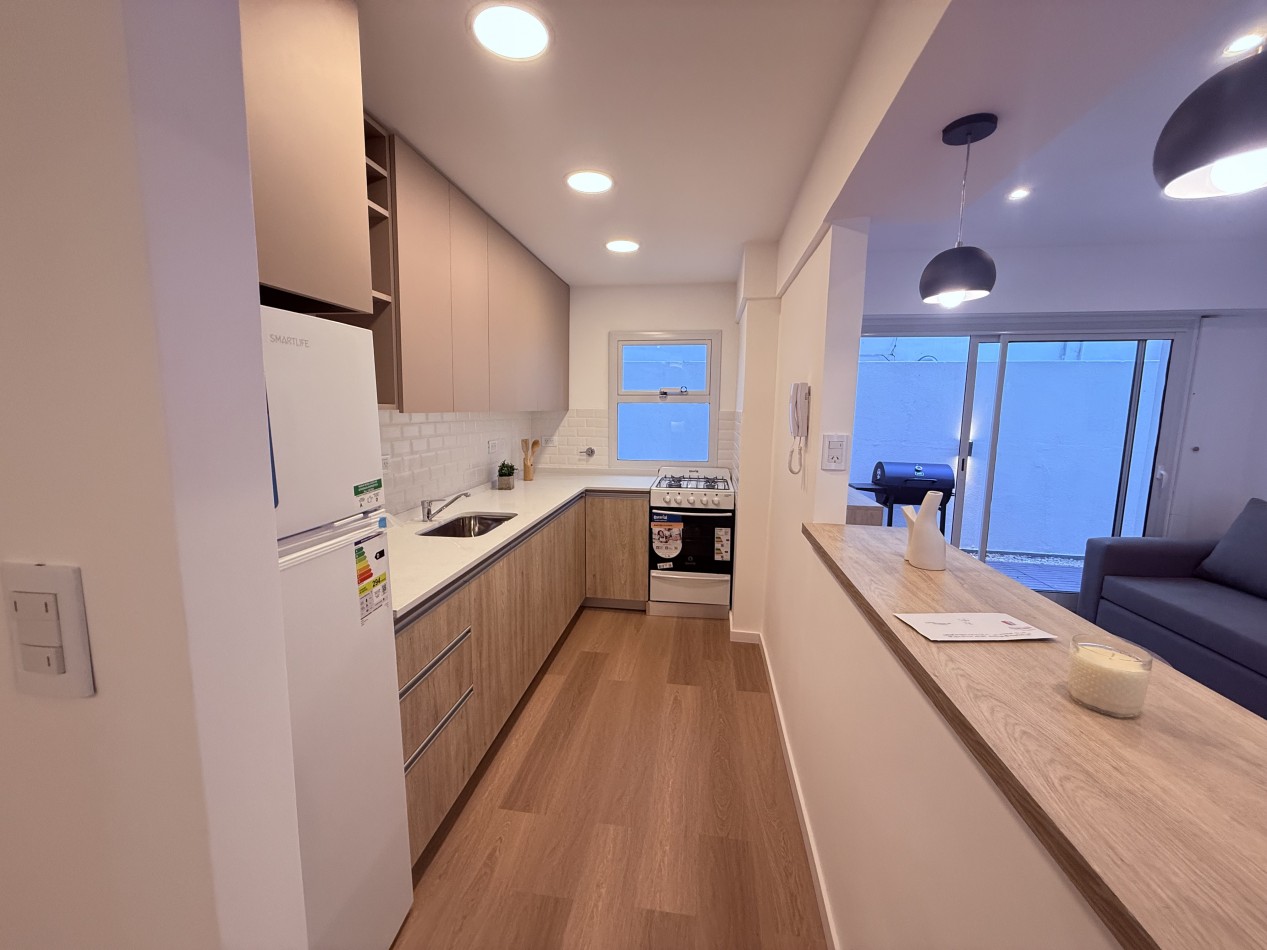 VENTA DOS AMBIENTES CON DOS PATIOS!! - CENTRO-