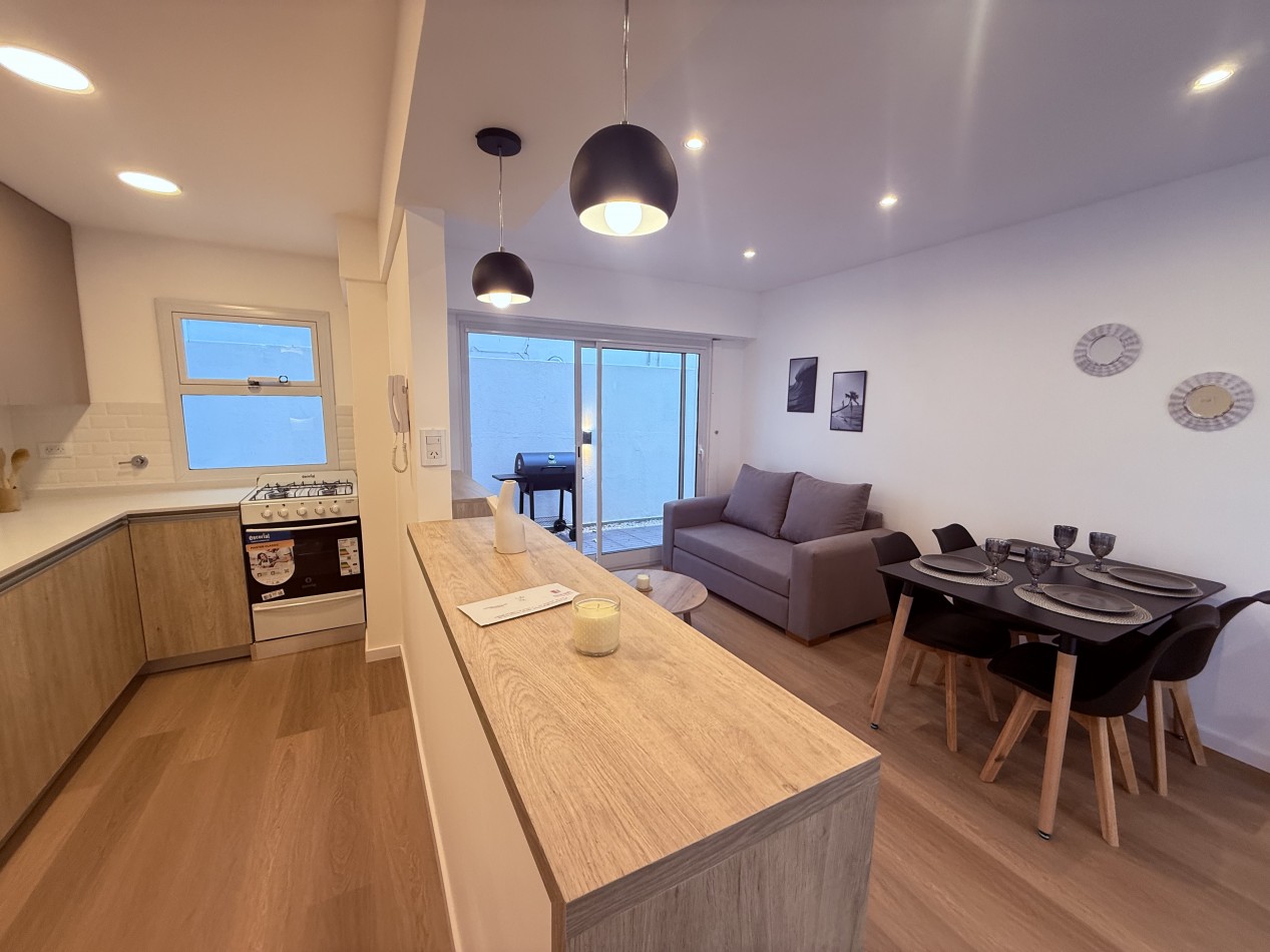 VENTA DOS AMBIENTES CON DOS PATIOS!! - CENTRO-