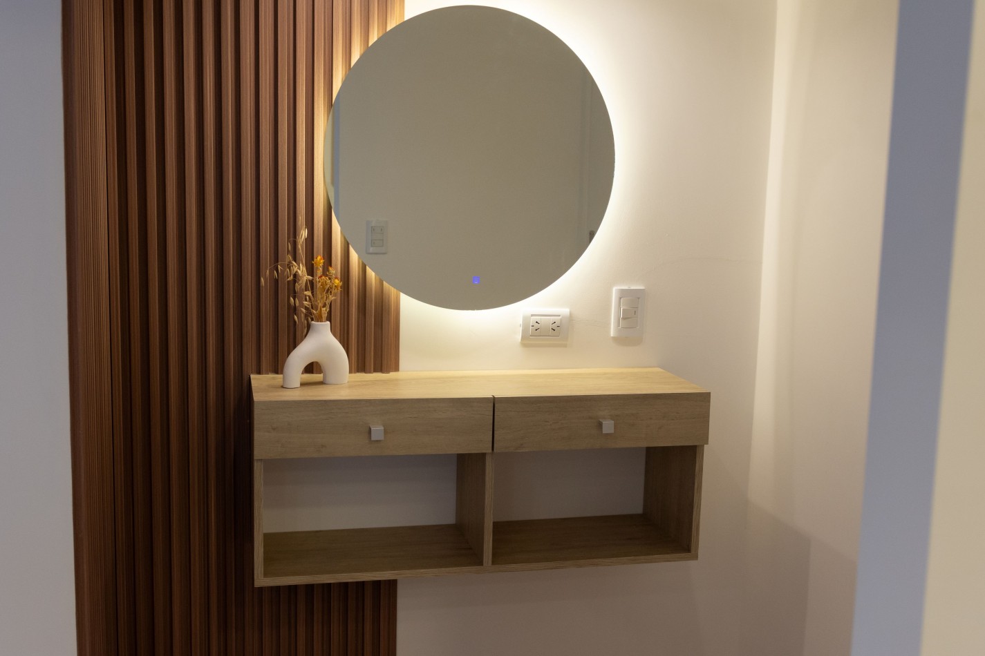 VENTA DOS AMBIENTES CON DOS PATIOS!! - CENTRO-