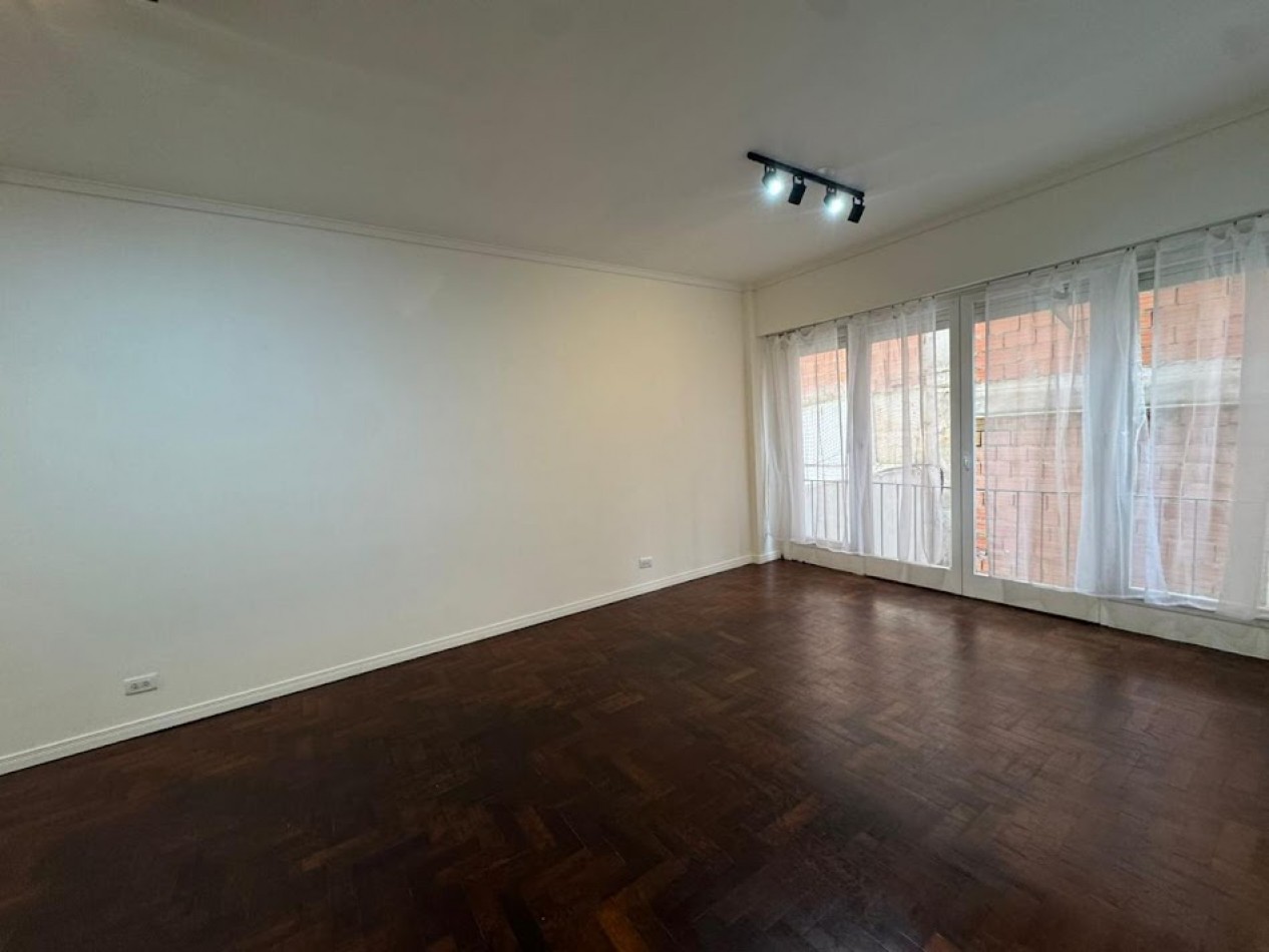 VENTA 3 AMBIENTES CON DEPENDENCIA - Plaza Colon -