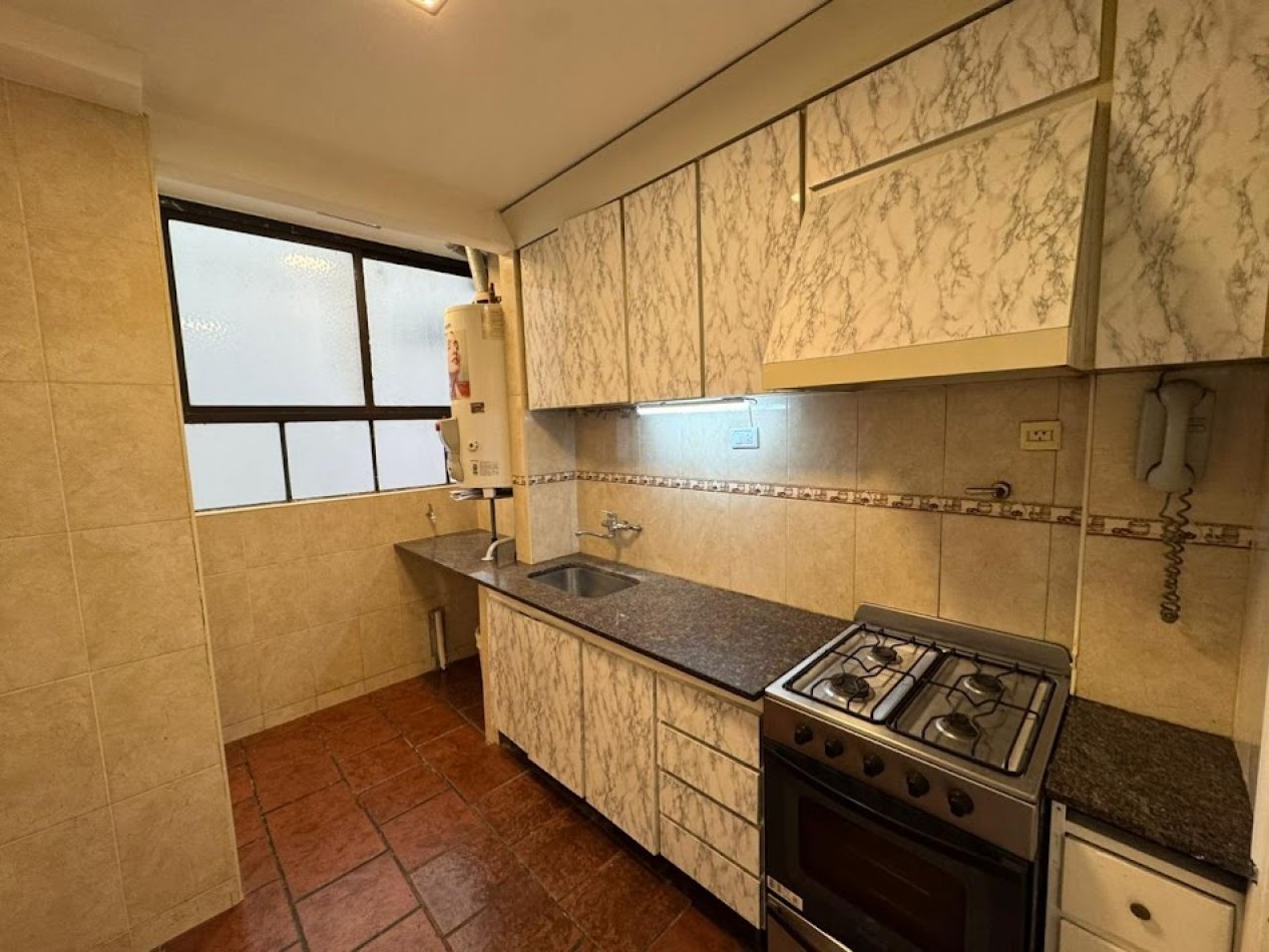 VENTA 3 AMBIENTES CON DEPENDENCIA - Plaza Colon -