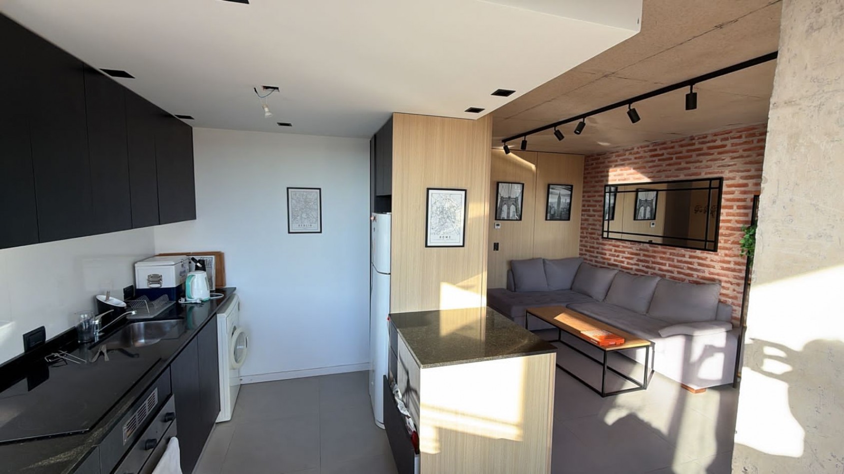 VENTA SEMIPISO 3 AMBIENTES CON BALCON Y COCHERA- GUEMES -