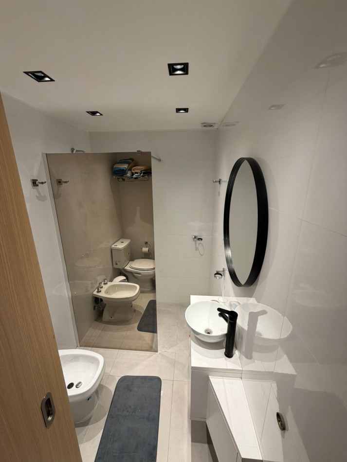 VENTA SEMIPISO 3 AMBIENTES CON BALCON Y COCHERA- GUEMES -