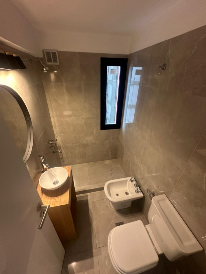 VENTA 3 AMBIENTES CON VISTA PLENA AL MAR Y COCHERA- LA PERLA-