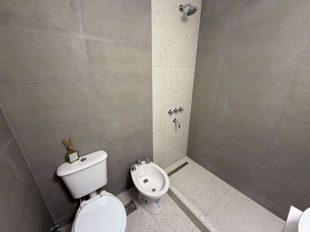 VENTA! 2 AMBIENTES CON DEPENDENCIA - PLAZA COLON-