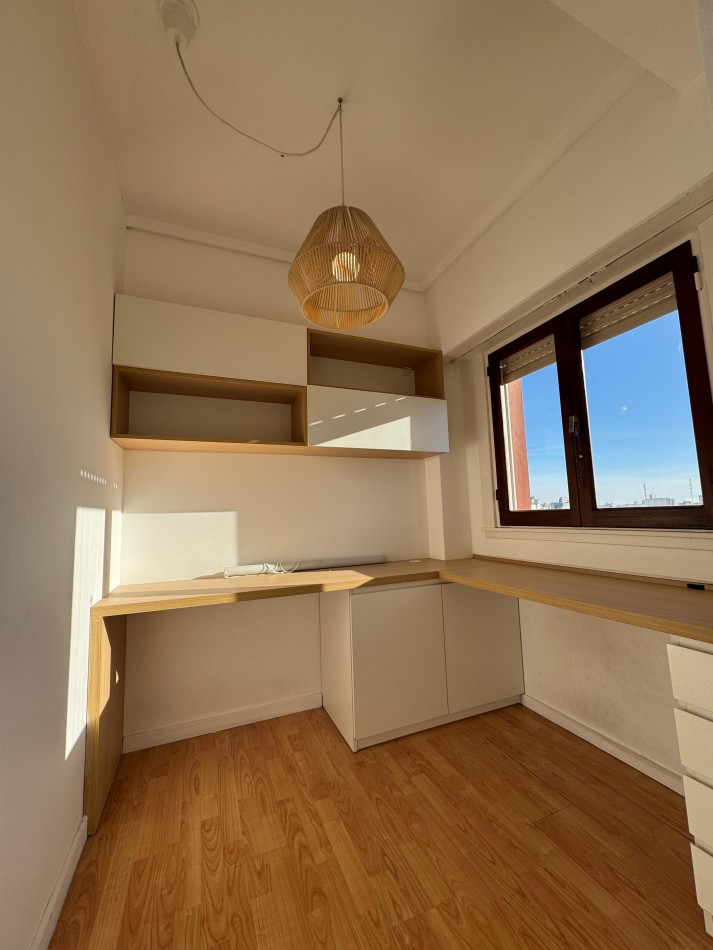 VENTA PISO DE 4 AMBIENTES CON BALCON Y VISTA AL MAR -LOMA DE SANTA CECILIA-