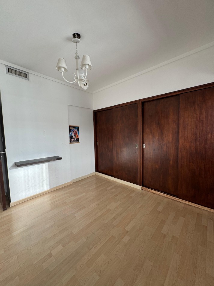 VENTA PISO DE 4 AMBIENTES CON BALCON Y VISTA AL MAR -LOMA DE SANTA CECILIA-