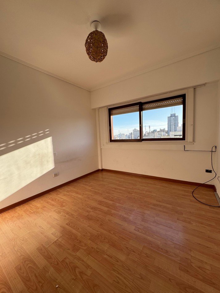 VENTA PISO DE 4 AMBIENTES CON BALCON Y VISTA AL MAR -LOMA DE SANTA CECILIA-