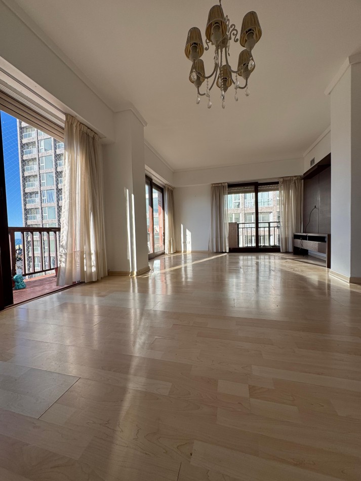 VENTA PISO DE 4 AMBIENTES CON BALCON Y VISTA AL MAR -LOMA DE SANTA CECILIA-