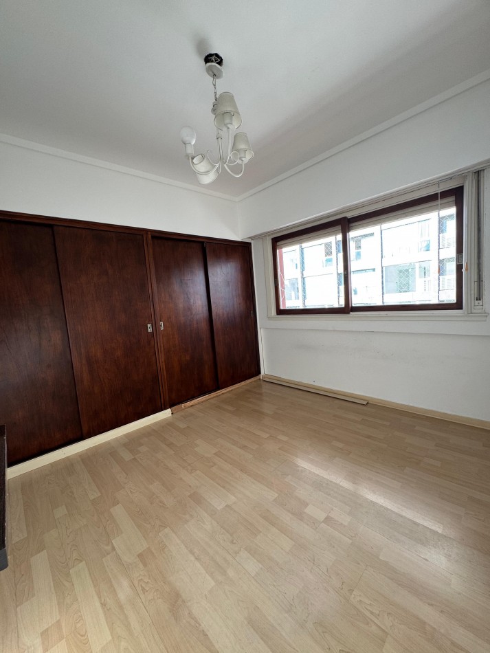 VENTA PISO DE 4 AMBIENTES CON BALCON Y VISTA AL MAR -LOMA DE SANTA CECILIA-