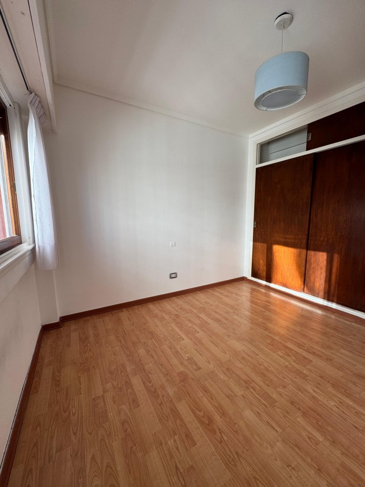 VENTA PISO DE 4 AMBIENTES CON BALCON Y VISTA AL MAR -LOMA DE SANTA CECILIA-