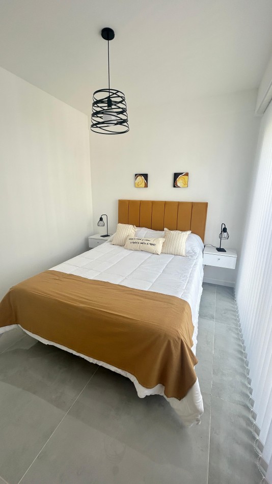 VENTA  2 AMBIENTES AL FRENTE CON BALCON - PLAZA COLON -