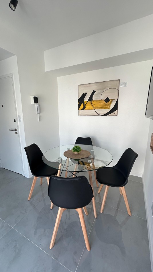 VENTA  2 AMBIENTES AL FRENTE CON BALCON - PLAZA COLON -