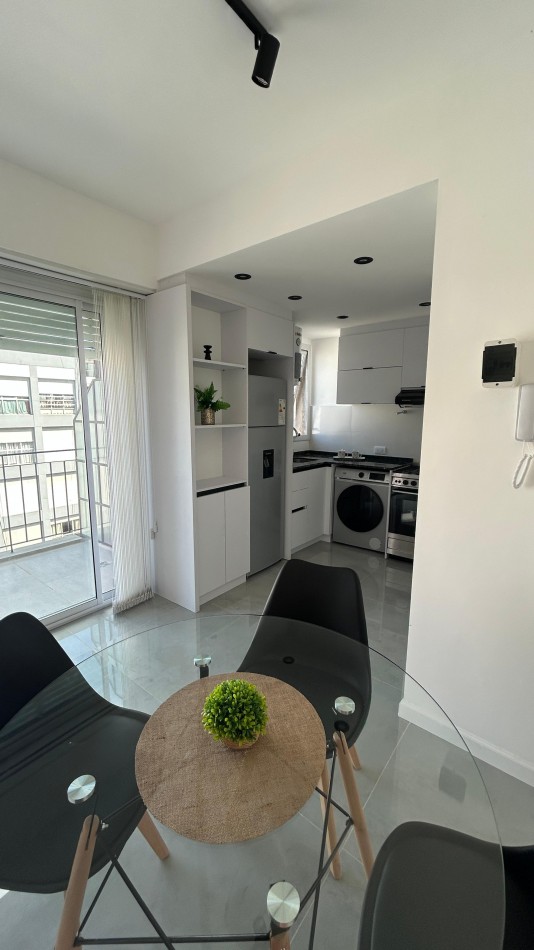 VENTA  2 AMBIENTES AL FRENTE CON BALCON - PLAZA COLON -