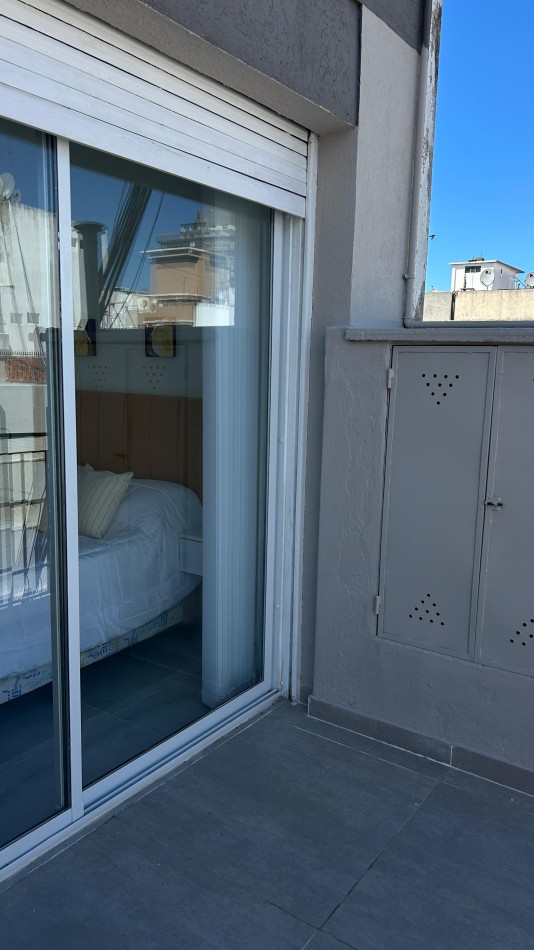 VENTA  2 AMBIENTES AL FRENTE CON BALCON - PLAZA COLON -