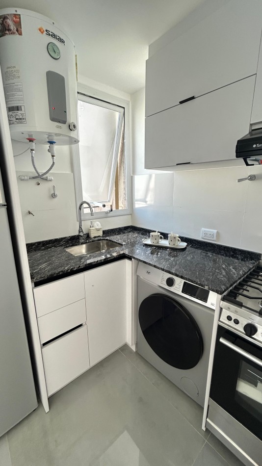 VENTA  2 AMBIENTES AL FRENTE CON BALCON - PLAZA COLON -