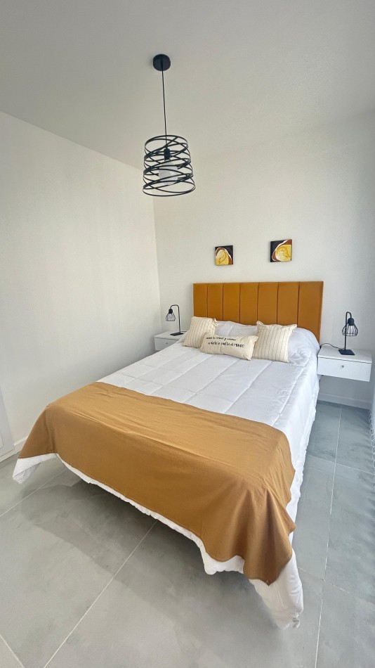 VENTA  2 AMBIENTES AL FRENTE CON BALCON - PLAZA COLON -