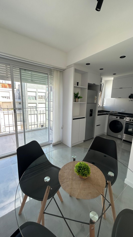 VENTA  2 AMBIENTES AL FRENTE CON BALCON - PLAZA COLON -