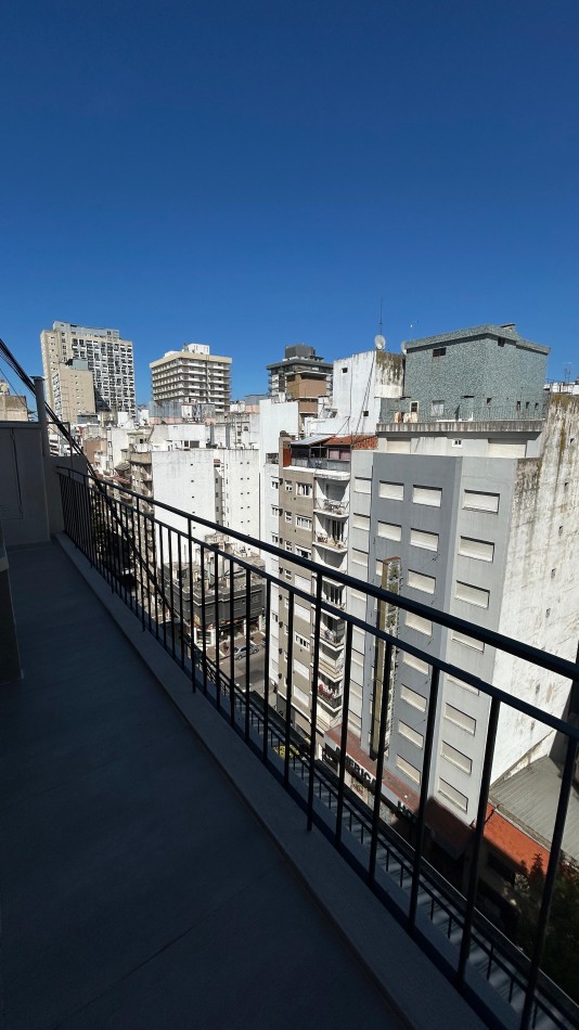 VENTA  2 AMBIENTES AL FRENTE CON BALCON - PLAZA COLON -