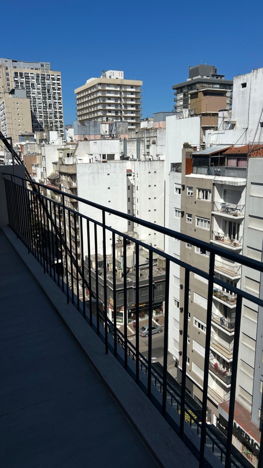 VENTA  2 AMBIENTES AL FRENTE CON BALCON - PLAZA COLON -
