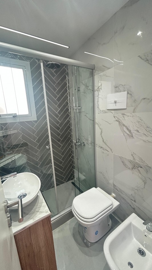 VENTA  2 AMBIENTES AL FRENTE CON BALCON - PLAZA COLON -