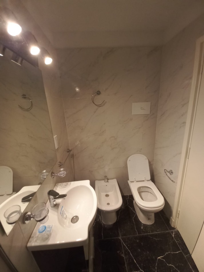 VENTA AMBIENTE CON BALCON - ZONA ALDREY-