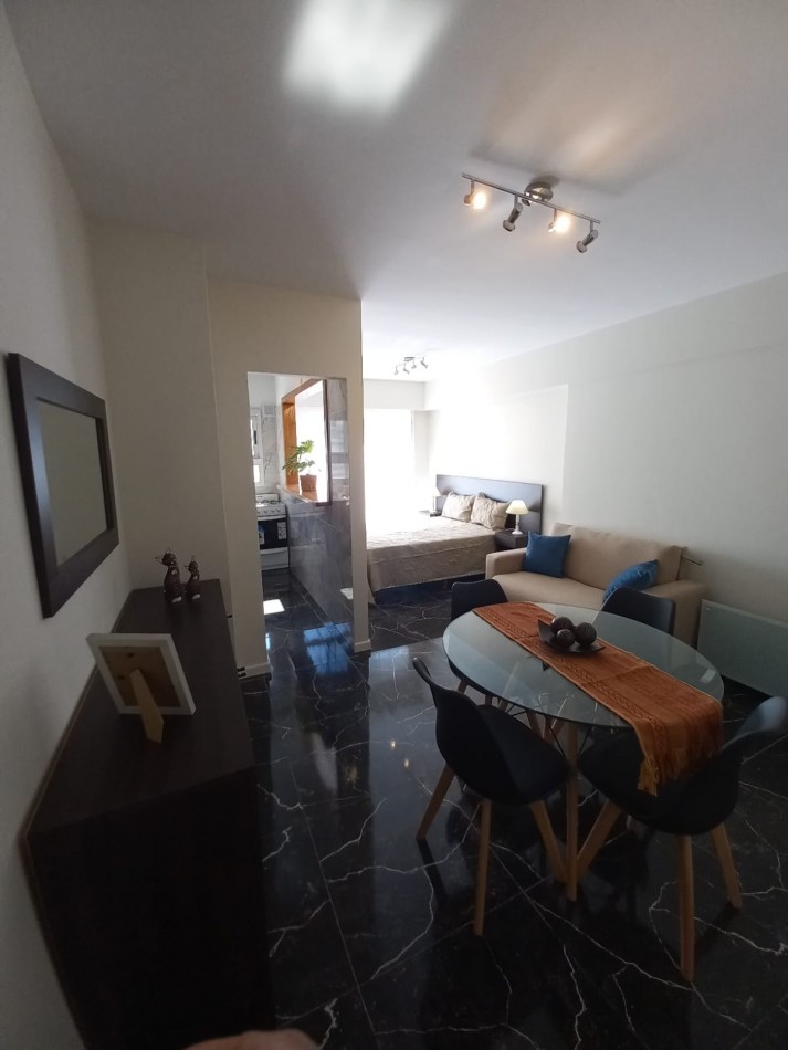 VENTA AMBIENTE CON BALCON - ZONA ALDREY-