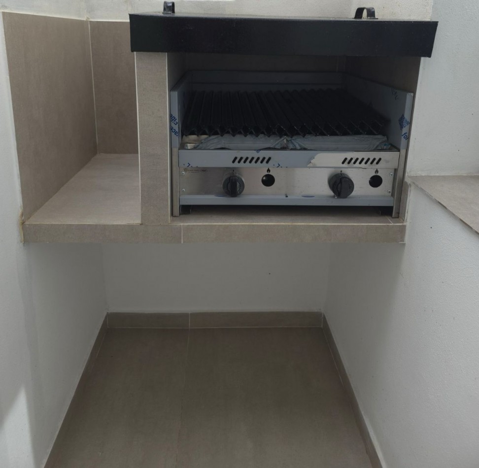 VENTA MONOAMBIENTE CON PARRILLA- PLAZA COLON -