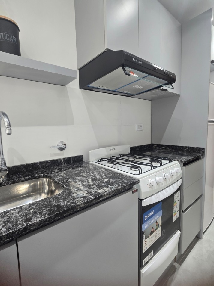 VENTA MONOAMBIENTE CON PARRILLA- PLAZA COLON -